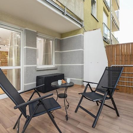 Pleasant Apartment With Terrace Cracow By Noclegi Renters Krakau Exterior foto