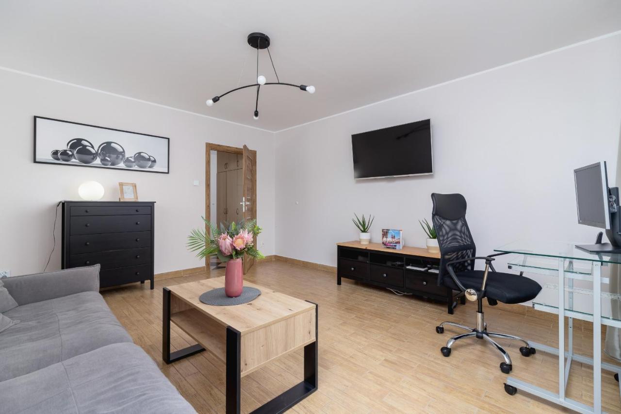 Pleasant Apartment With Terrace Cracow By Noclegi Renters Krakau Exterior foto