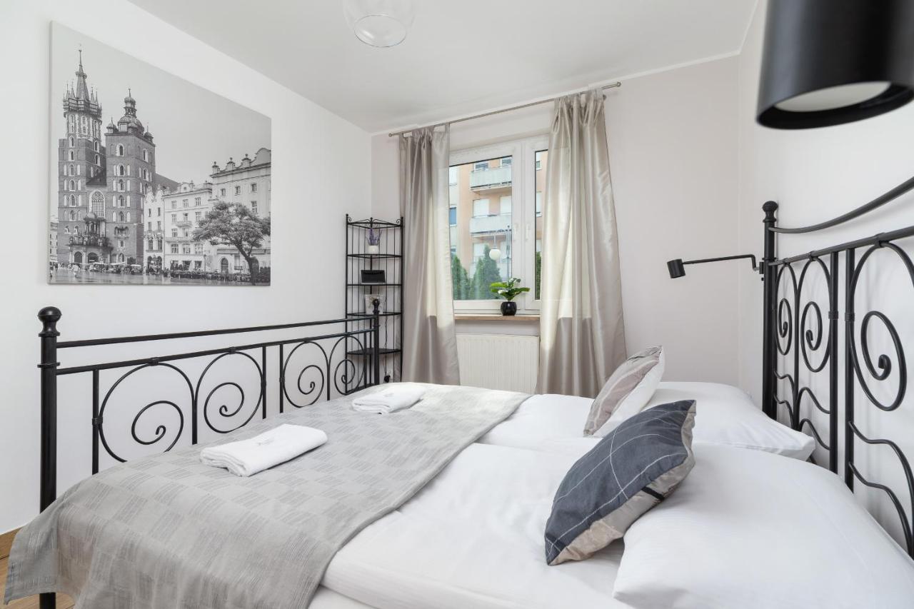 Pleasant Apartment With Terrace Cracow By Noclegi Renters Krakau Exterior foto