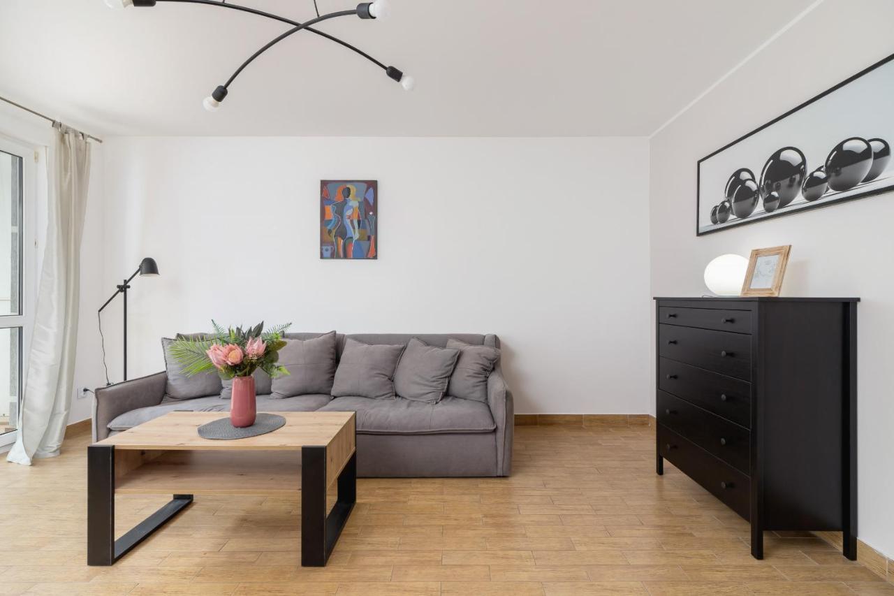 Pleasant Apartment With Terrace Cracow By Noclegi Renters Krakau Exterior foto