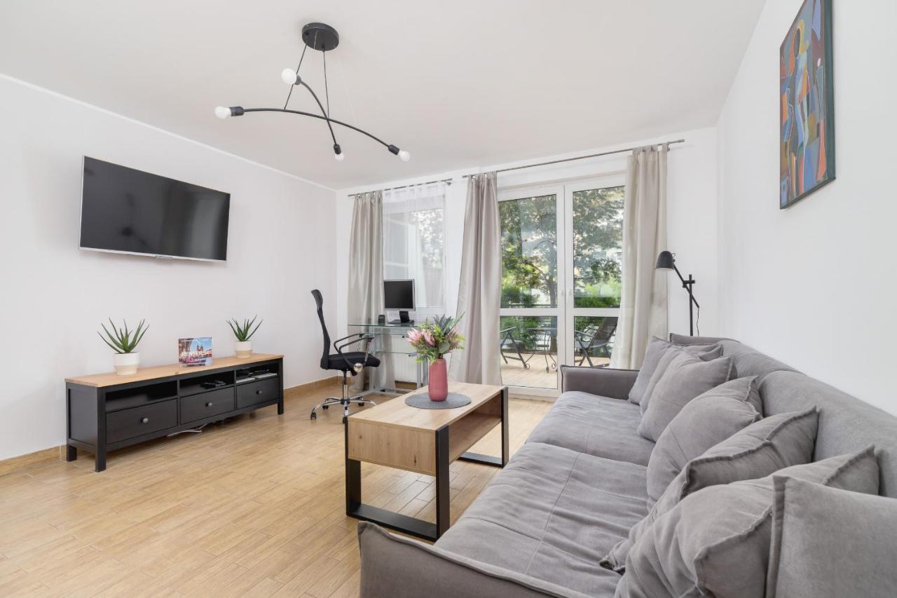 Pleasant Apartment With Terrace Cracow By Noclegi Renters Krakau Exterior foto